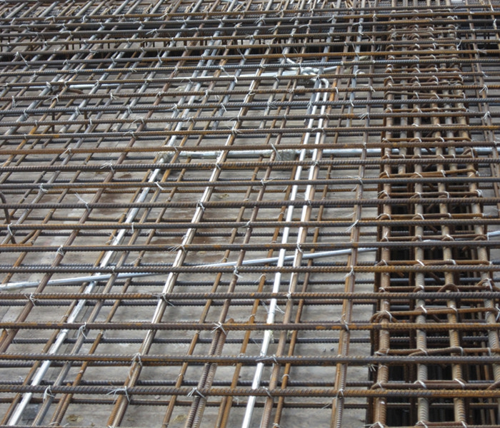 郭家莊B地塊棚戶區(qū)改造項目地下室頂板鋼筋綁扎及預埋管鋪設